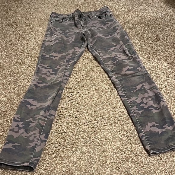 Cute Distressed Camo Jeans - Picture 2 of 7